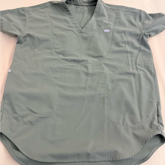 FIGS Olive Technical Collection Top - Picture 2 of 11